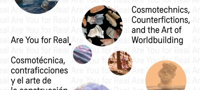 Ankündigung der Ausstellung in Englisch und Spanisch mit runden Werkabbildungen